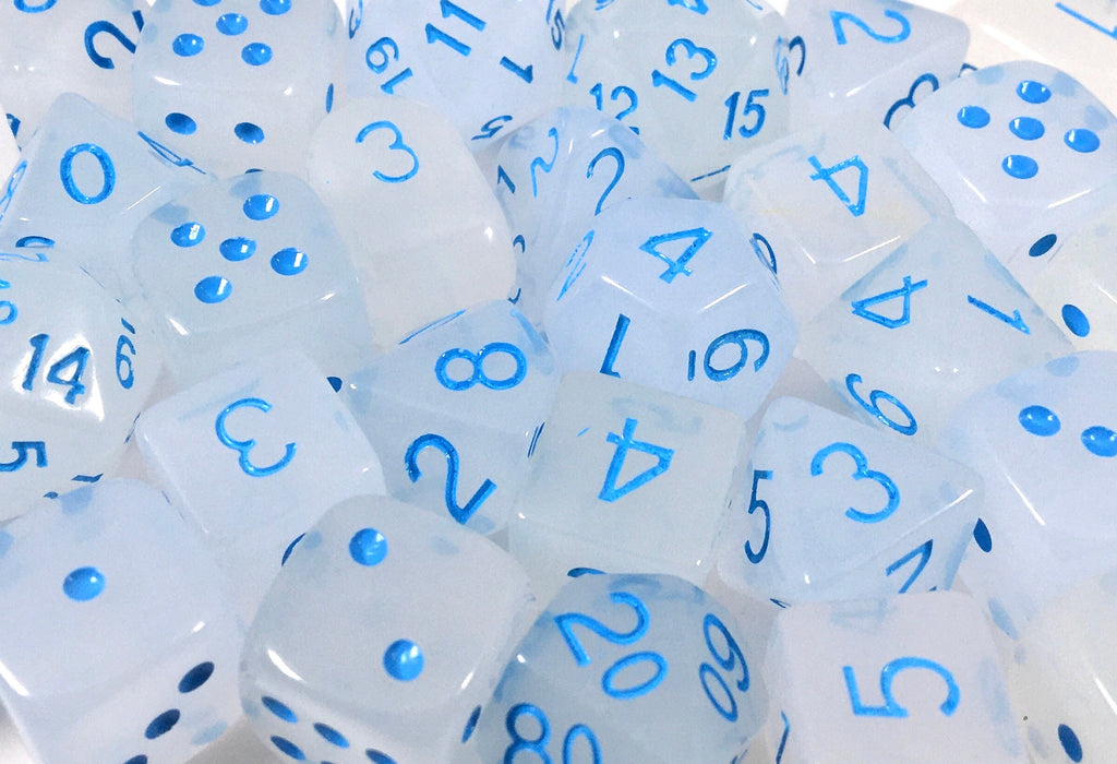 Dice trans white w/ blue cluster